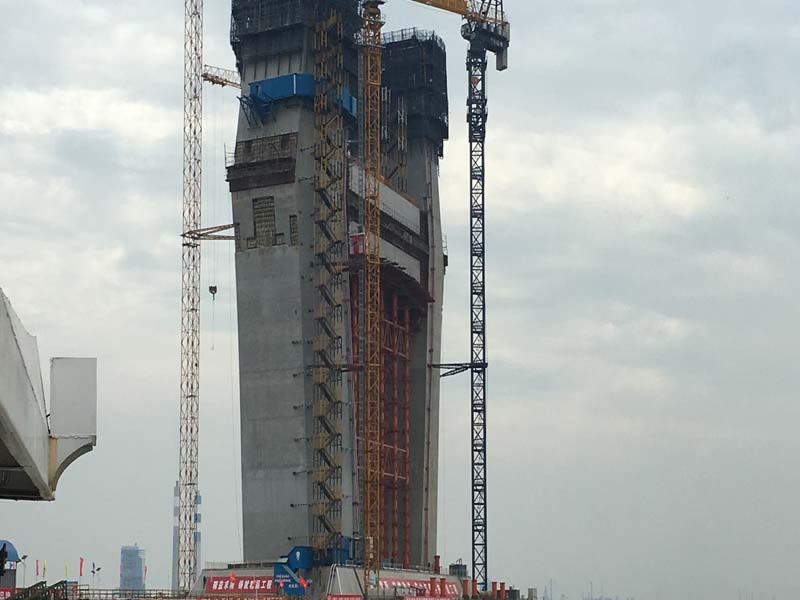 Conditions qualifiées du coffrage du pont et du processus de construction